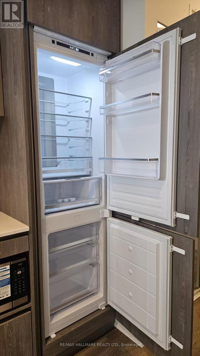 1010 - 8 Interchnage Way, Vaughan, ON - Indoor Photo Showing Other Room