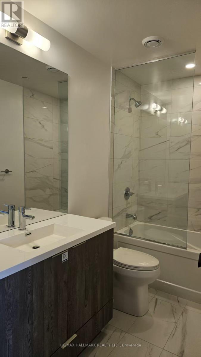 1010 - 8 Interchnage Way, Vaughan, ON - Indoor Photo Showing Bathroom