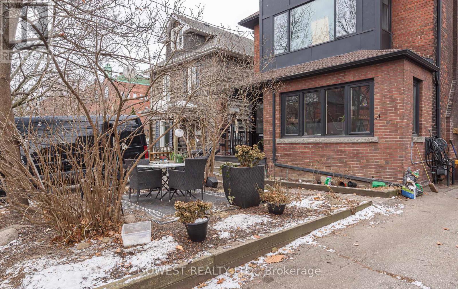 5 - 312 Quebec Avenue, Toronto, ON - Outdoor