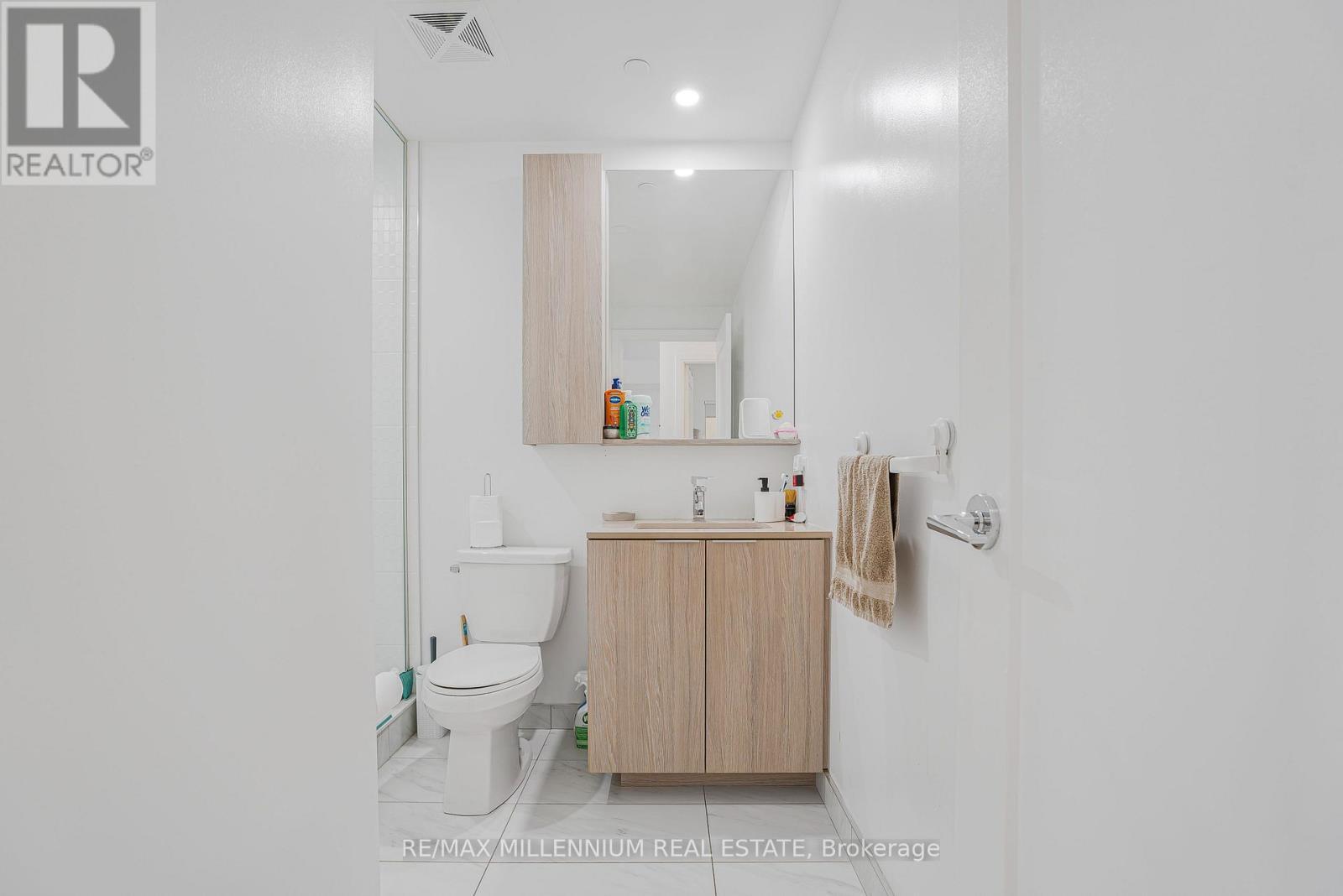316 - 65 Annie Craig Drive N, Toronto, ON - Indoor Photo Showing Bathroom