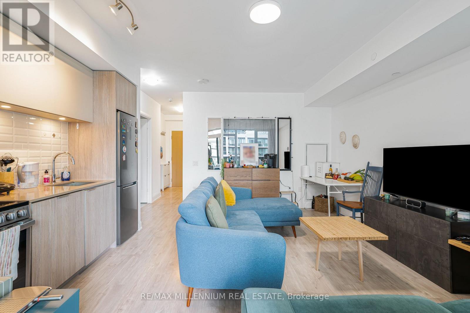 316 - 65 Annie Craig Drive N, Toronto, ON - Indoor Photo Showing Living Room