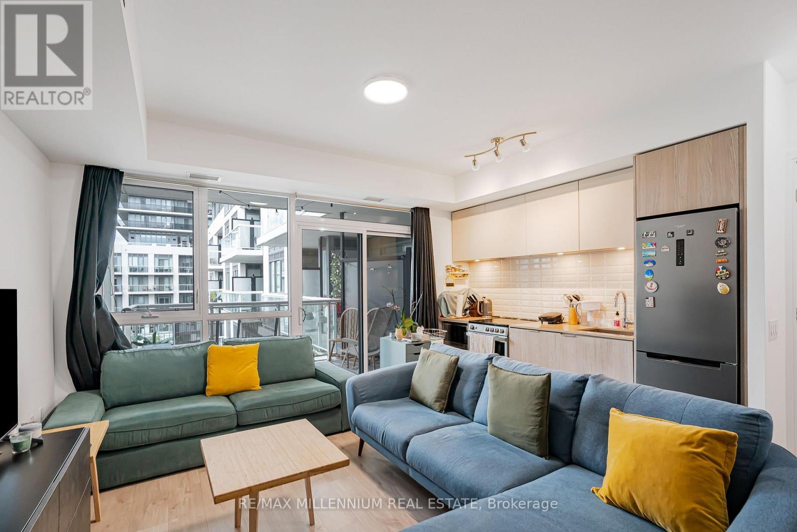 316 - 65 Annie Craig Drive N, Toronto, ON - Indoor Photo Showing Living Room