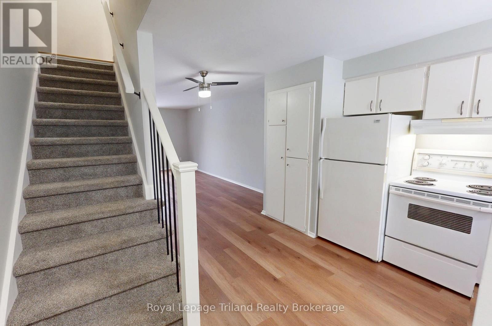 644 Brant Street, Woodstock (Woodstock - North), ON - Indoor Photo Showing Kitchen