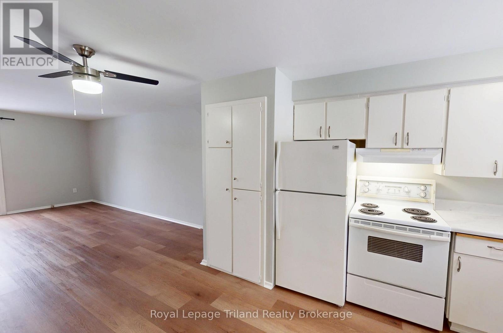 644 Brant Street, Woodstock (Woodstock - North), ON - Indoor Photo Showing Kitchen