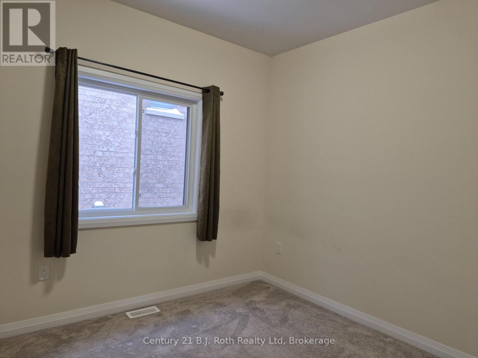 18 Revol Road, Penetanguishene, ON - Indoor Photo Showing Other Room