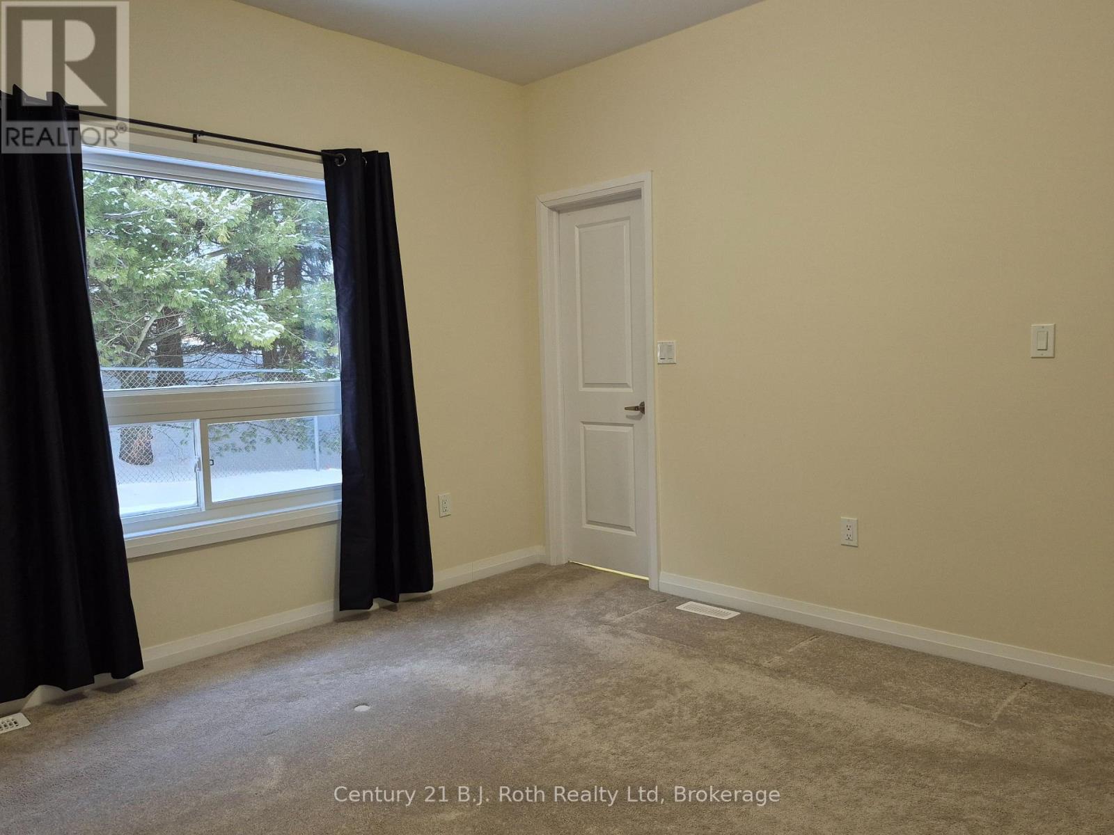 18 Revol Road, Penetanguishene, ON - Indoor Photo Showing Other Room