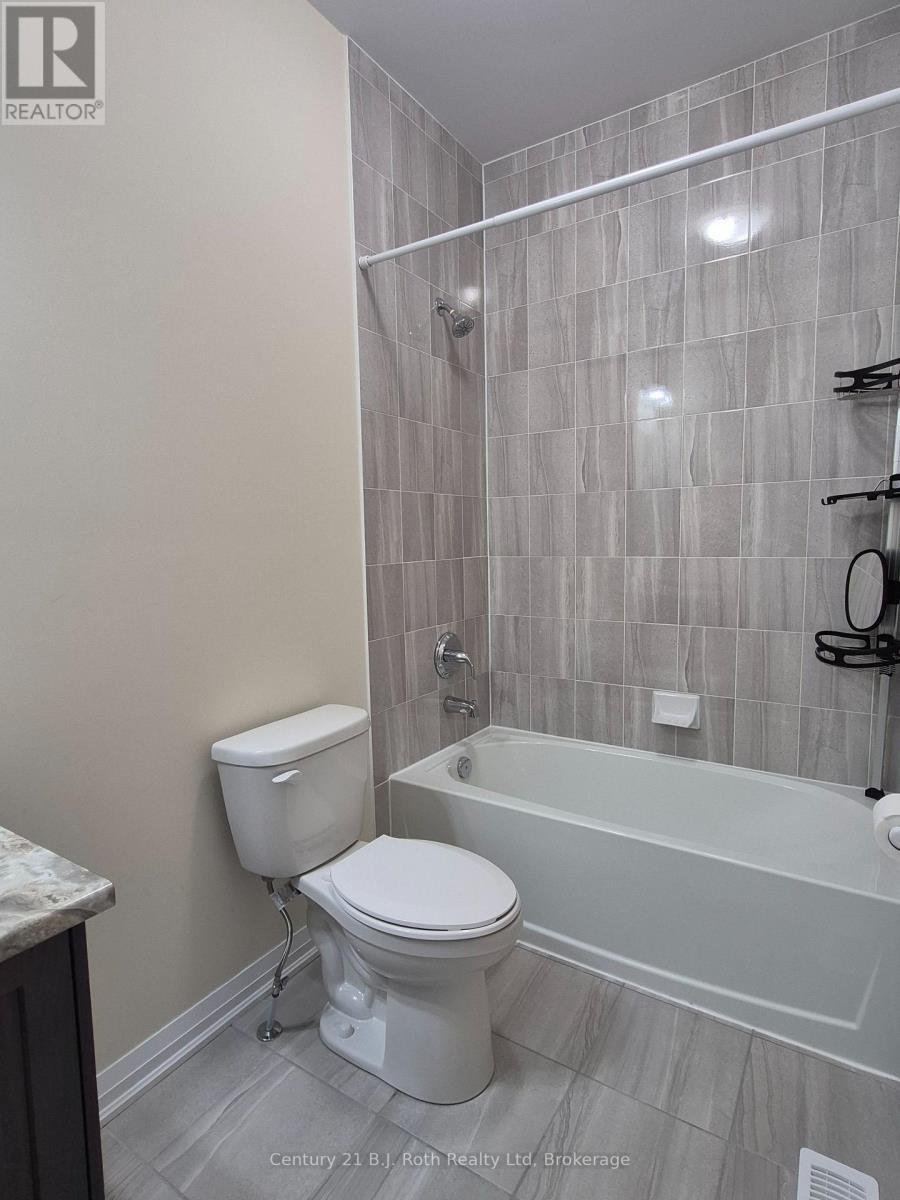 18 Revol Road, Penetanguishene, ON - Indoor Photo Showing Bathroom