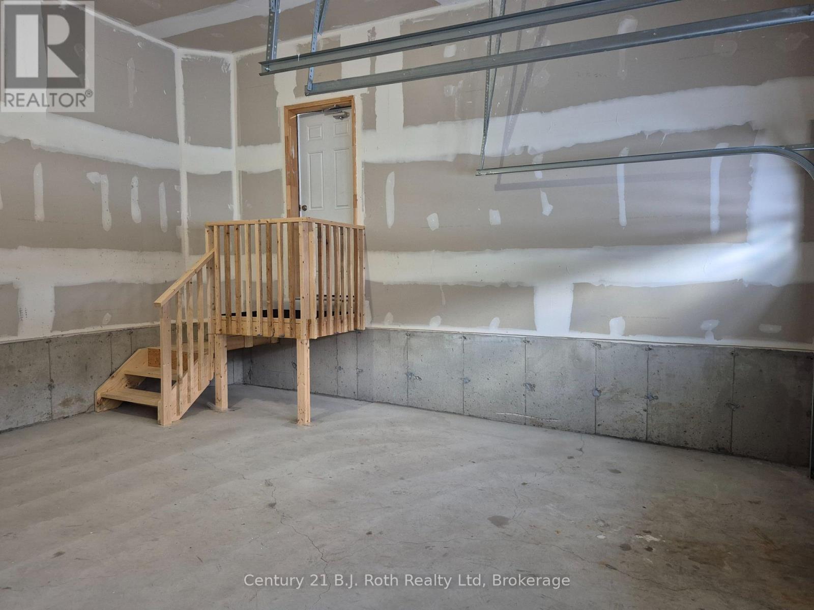 18 Revol Road, Penetanguishene, ON - Indoor Photo Showing Other Room