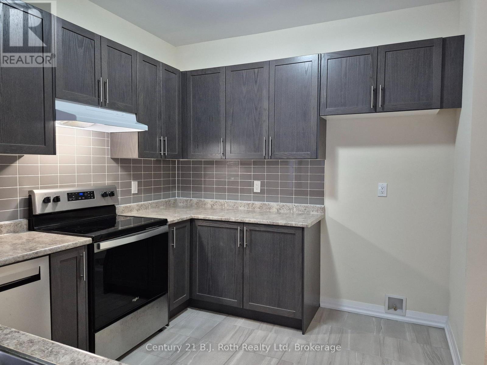 18 Revol Road, Penetanguishene, ON - Indoor Photo Showing Kitchen