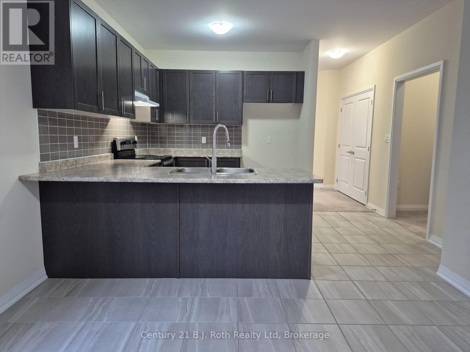 18 Revol Road, Penetanguishene, ON - Indoor Photo Showing Kitchen