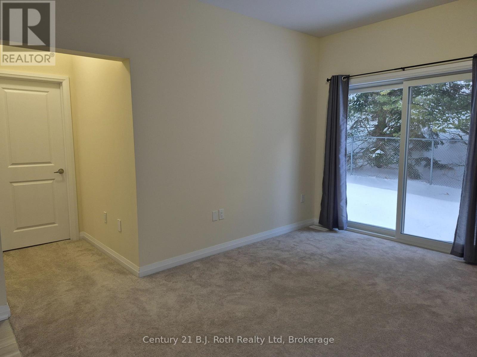 18 Revol Road, Penetanguishene, ON - Indoor Photo Showing Other Room