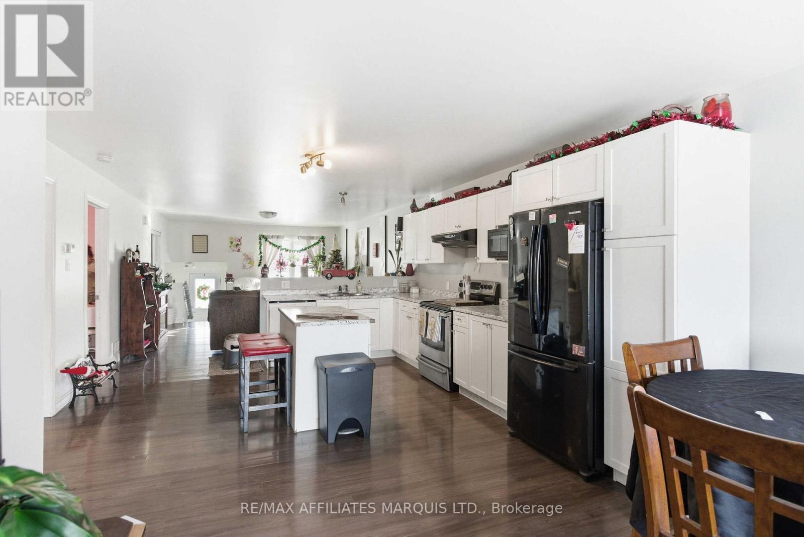 109 French Avenue, South Stormont, ON - Indoor Photo Showing Kitchen