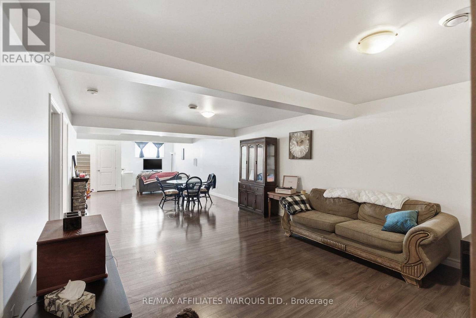 109 French Avenue, South Stormont, ON - Indoor Photo Showing Living Room