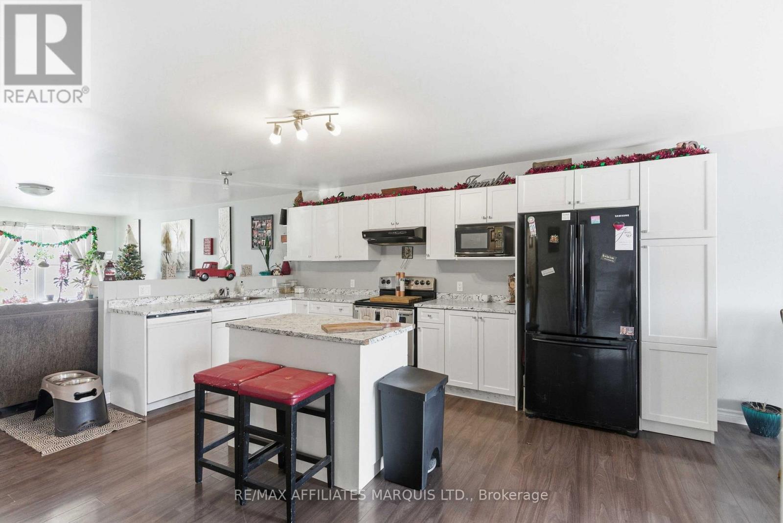 109 French Avenue, South Stormont, ON - Indoor Photo Showing Kitchen