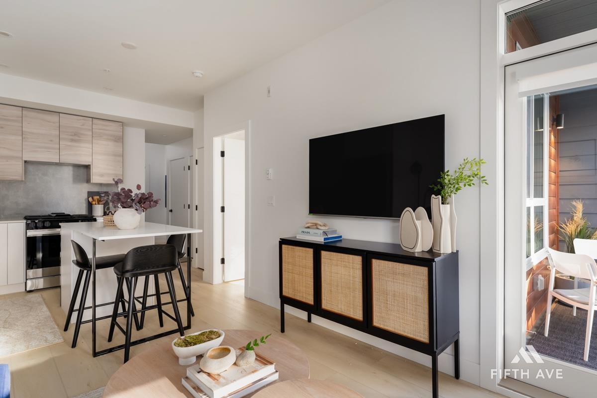 210 30490 Cardinal Avenue, Abbotsford, BC - Indoor