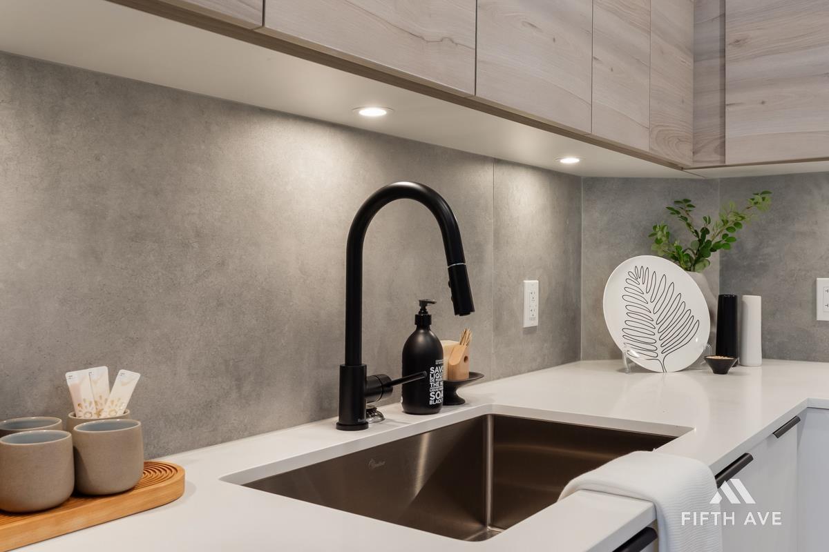 210 30490 Cardinal Avenue, Abbotsford, BC - Indoor