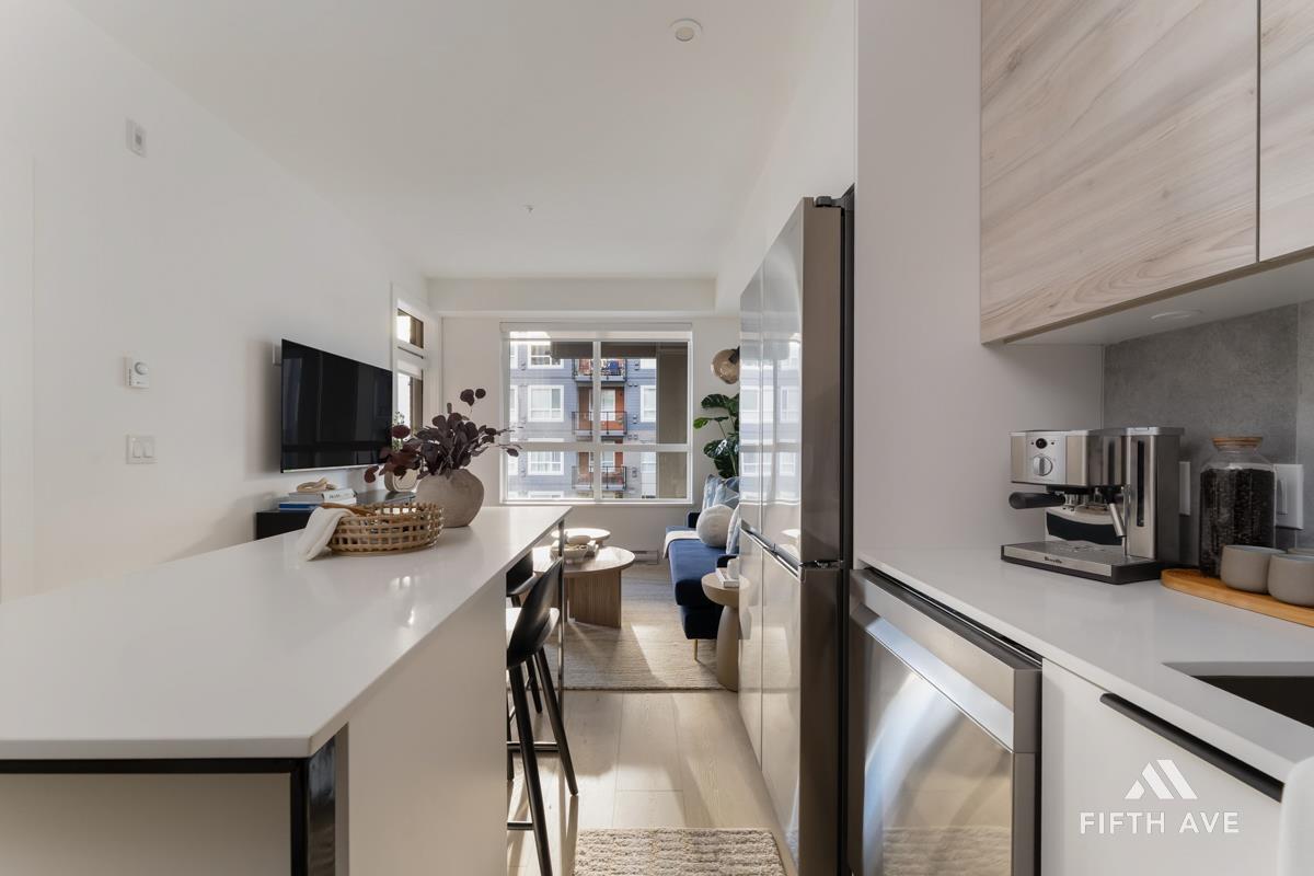 210 30490 Cardinal Avenue, Abbotsford, BC - Indoor Photo Showing Kitchen