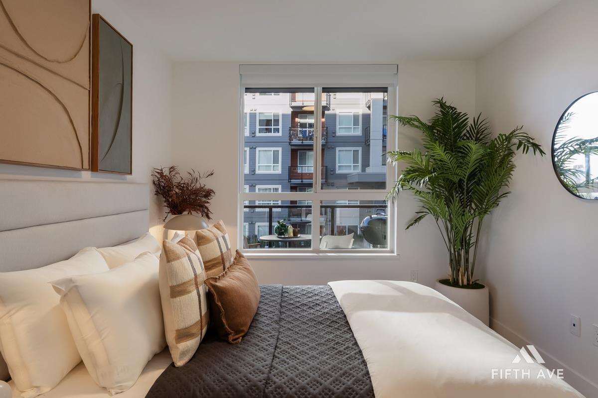 210 30490 Cardinal Avenue, Abbotsford, BC - Indoor Photo Showing Bedroom