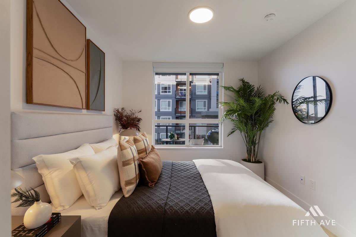 210 30490 Cardinal Avenue, Abbotsford, BC - Indoor Photo Showing Bedroom