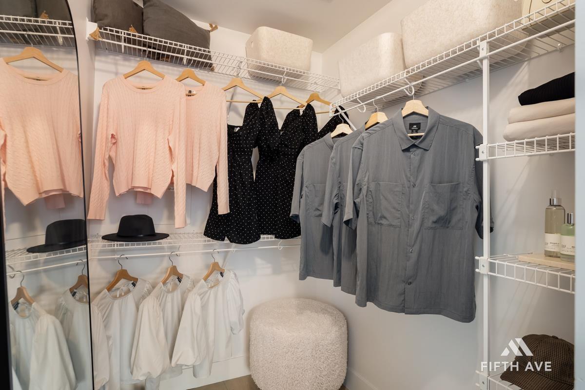 210 30490 Cardinal Avenue, Abbotsford, BC - Indoor With Storage