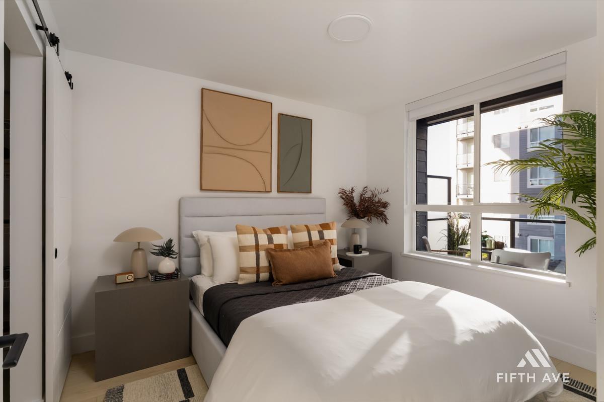 210 30490 Cardinal Avenue, Abbotsford, BC - Indoor Photo Showing Bedroom