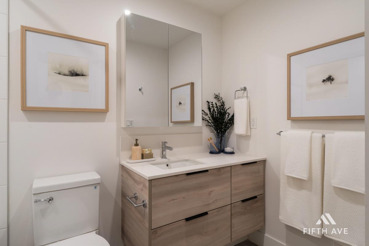 210 30490 Cardinal Avenue, Abbotsford, BC - Indoor Photo Showing Bathroom