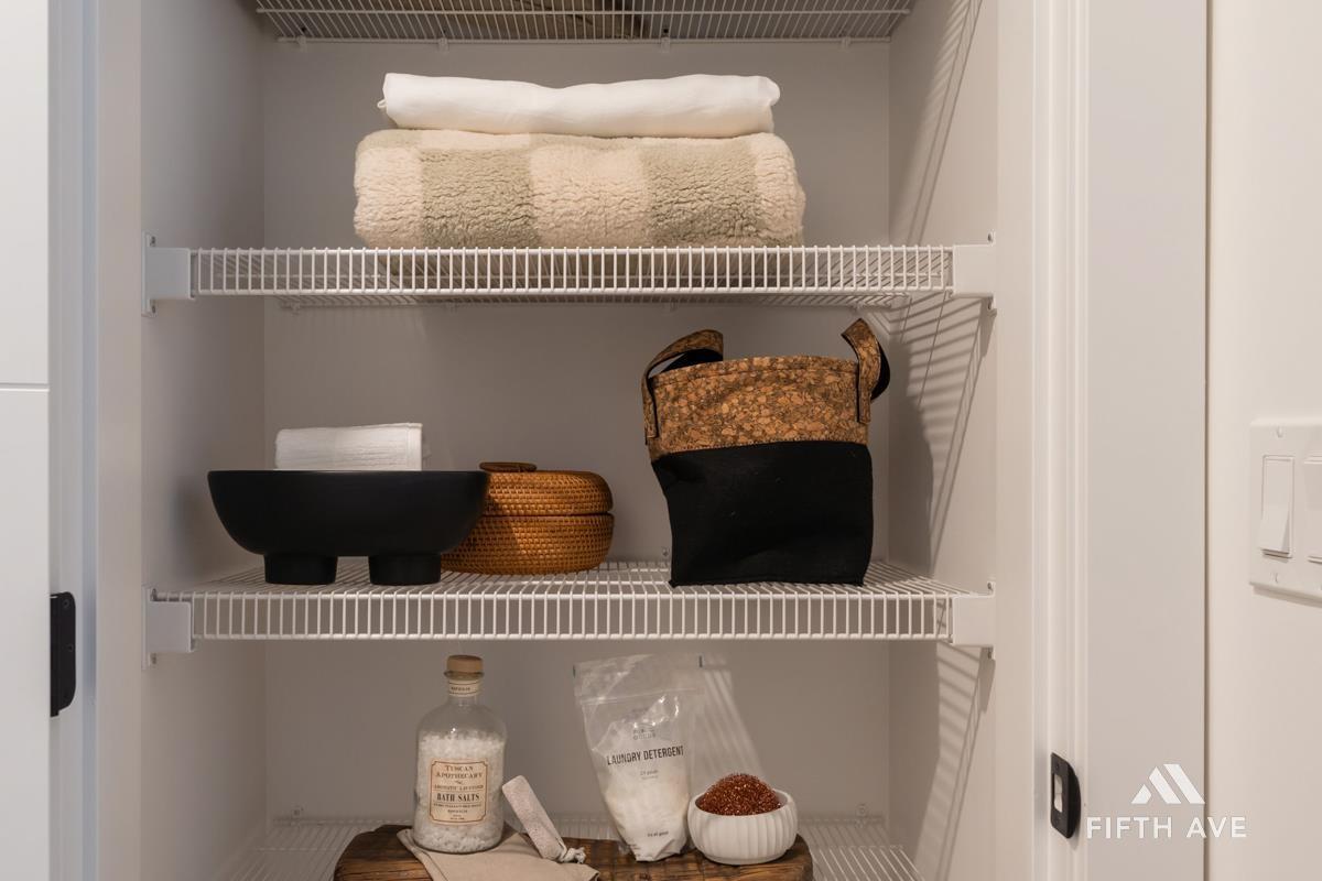 210 30490 Cardinal Avenue, Abbotsford, BC - Indoor With Storage