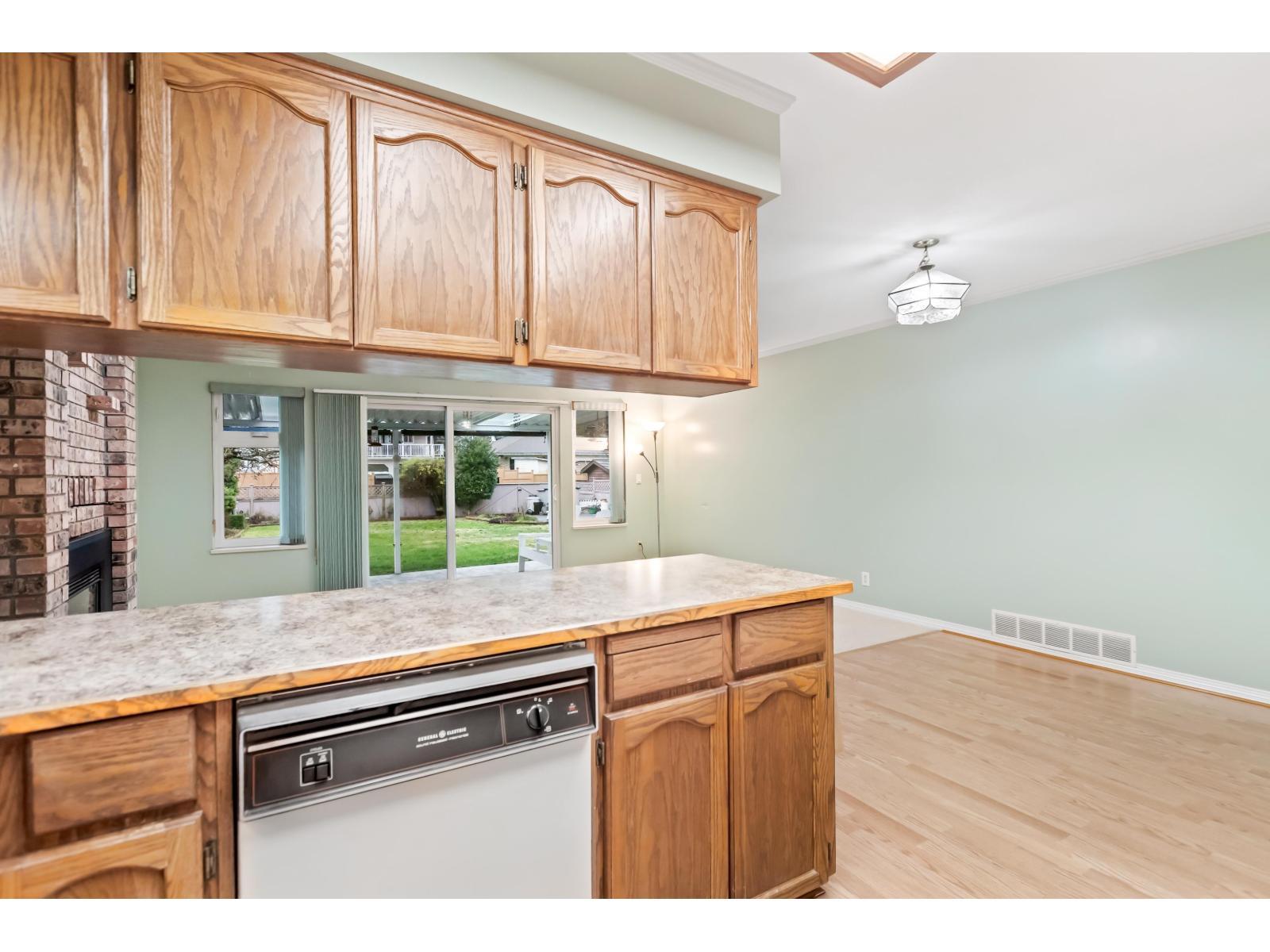 9263 156A Street, Surrey, BC - Indoor Photo Showing Kitchen