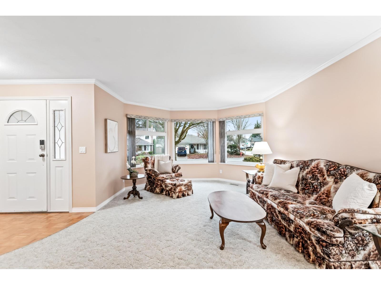 9263 156A Street, Surrey, BC - Indoor Photo Showing Living Room