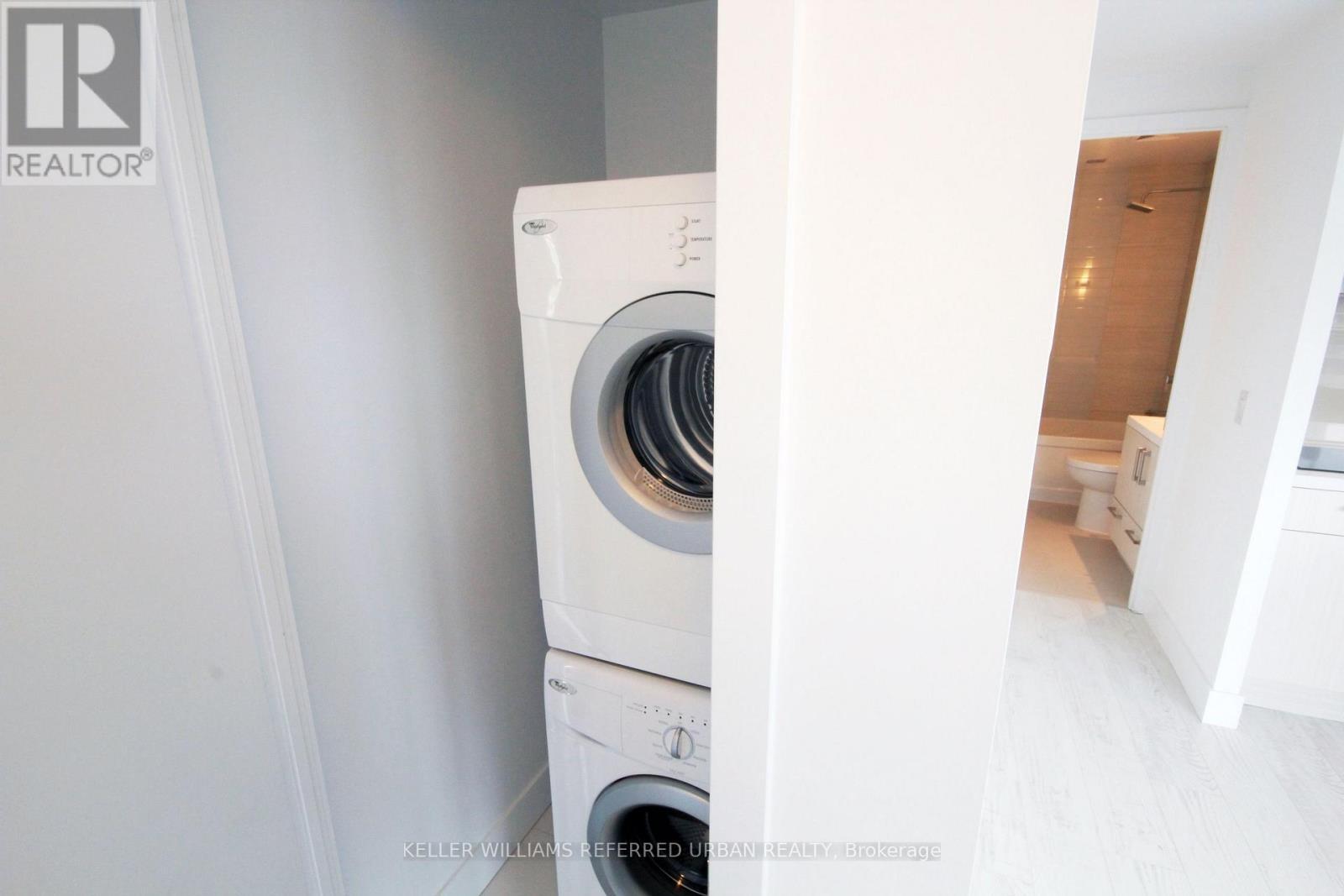 707 - 39 Sherbourne Street, Toronto, ON - Indoor Photo Showing Laundry Room
