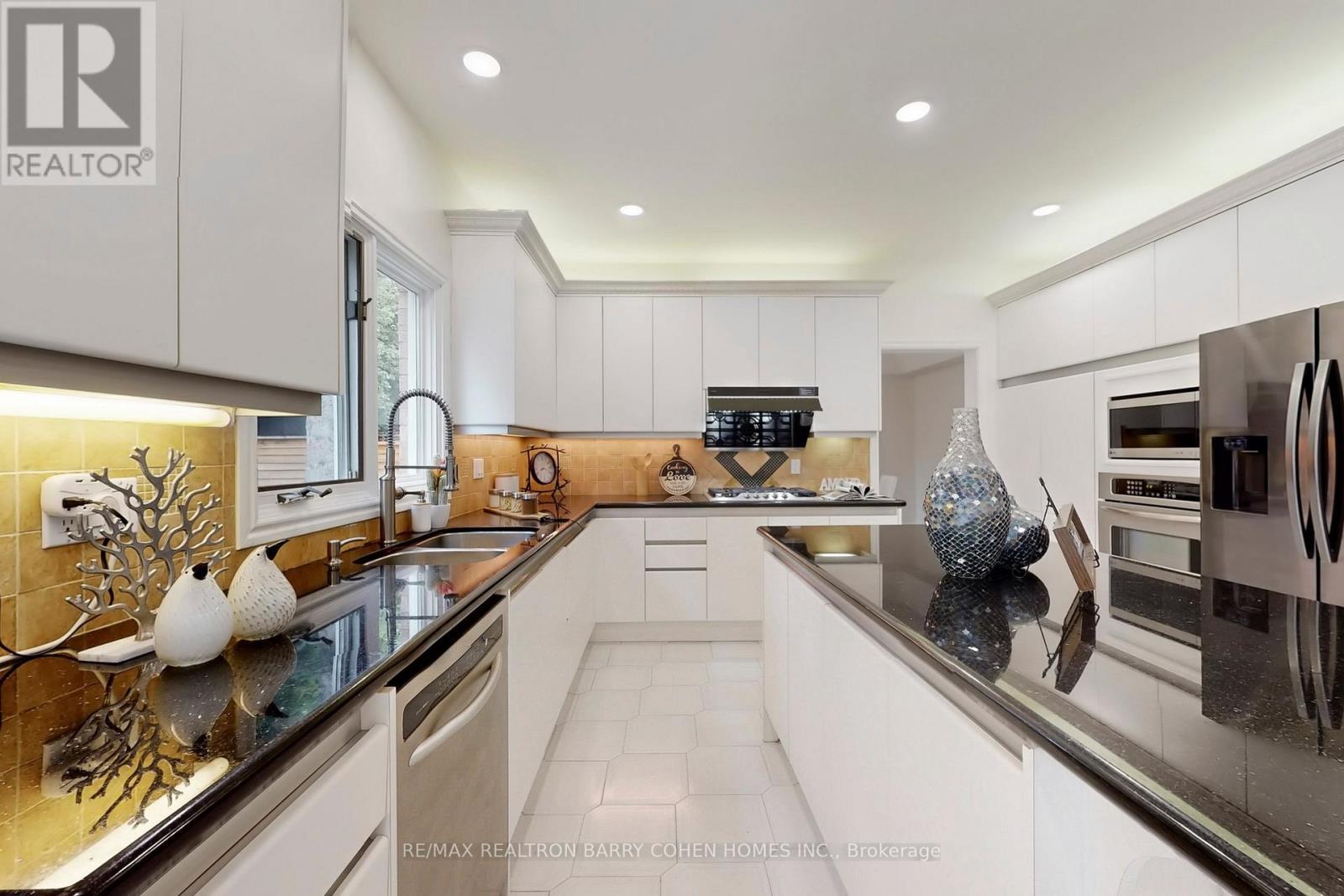12 Larkfield Drive, Toronto, ON - Indoor Photo Showing Kitchen With Double Sink With Upgraded Kitchen