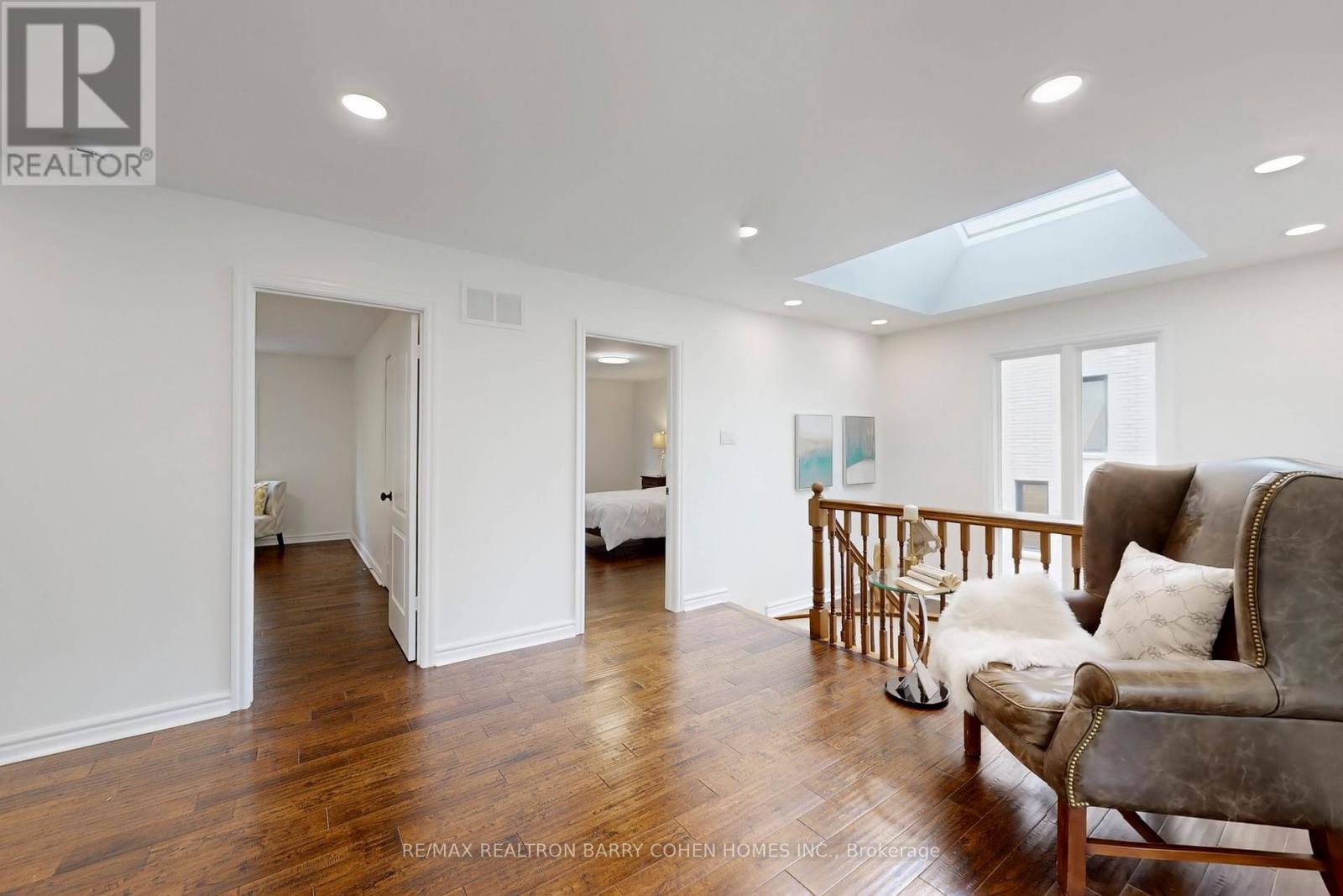 12 Larkfield Drive, Toronto, ON - Indoor Photo Showing Living Room