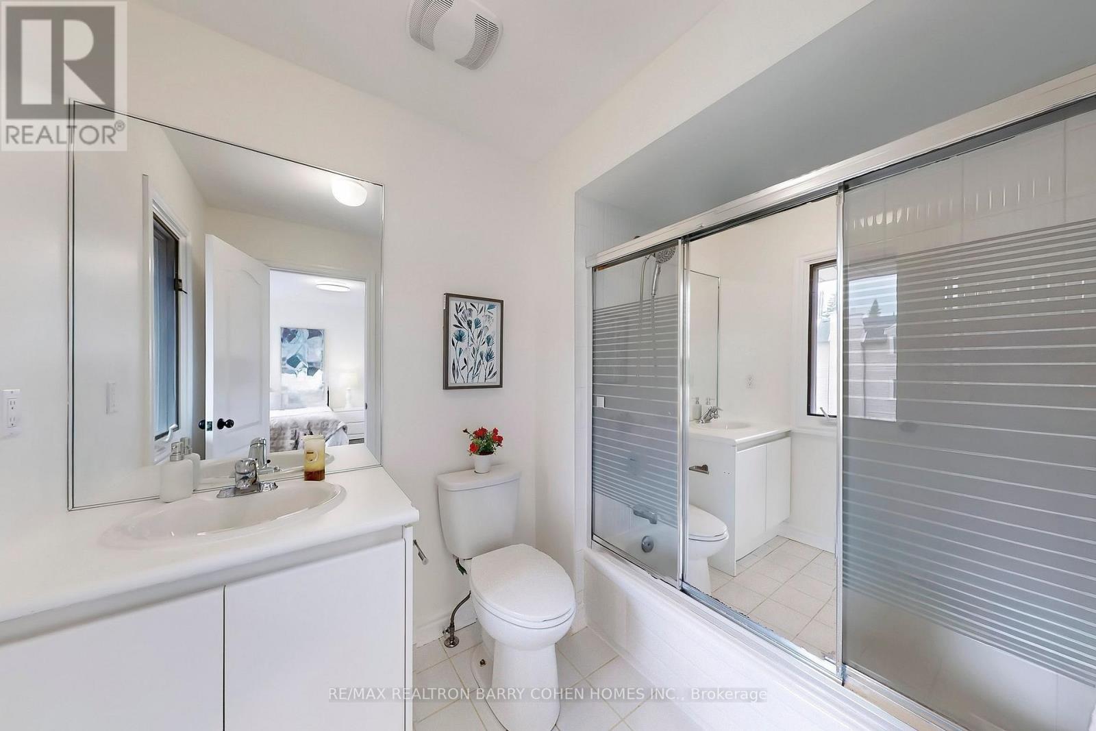 12 Larkfield Drive, Toronto, ON - Indoor Photo Showing Bathroom