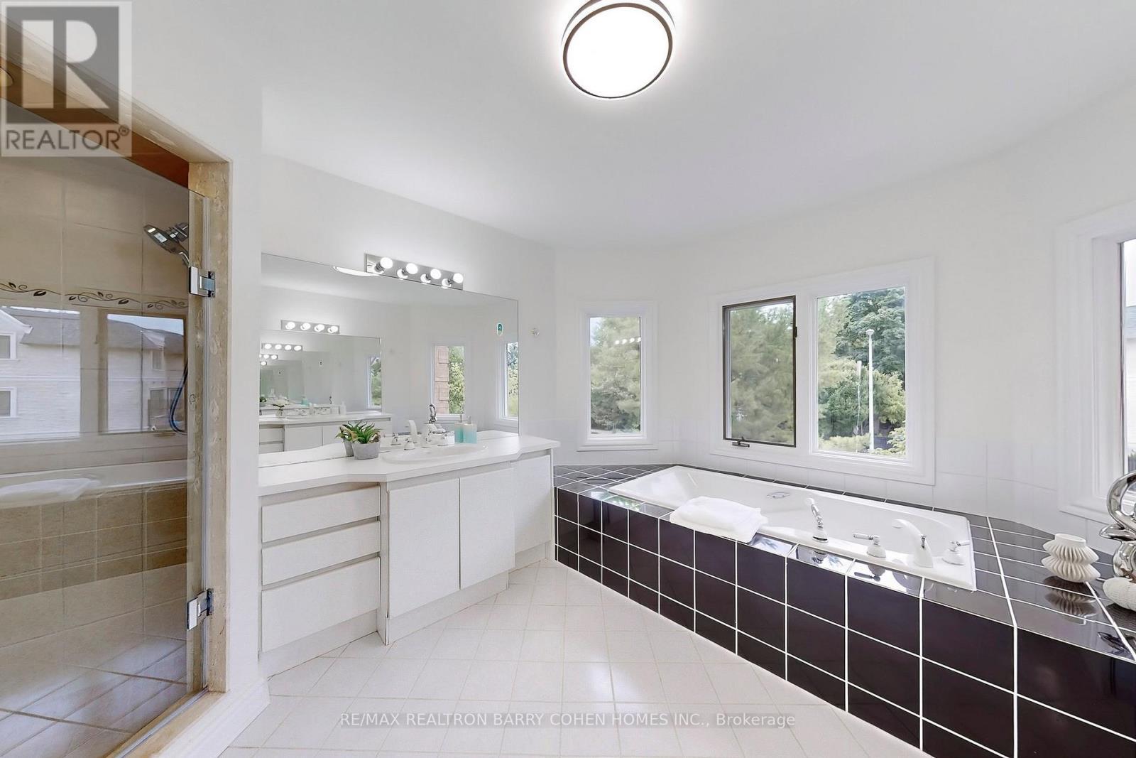 12 Larkfield Drive, Toronto, ON - Indoor Photo Showing Bathroom