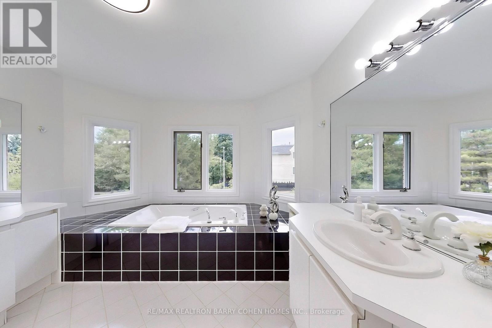 12 Larkfield Drive, Toronto, ON - Indoor Photo Showing Bathroom