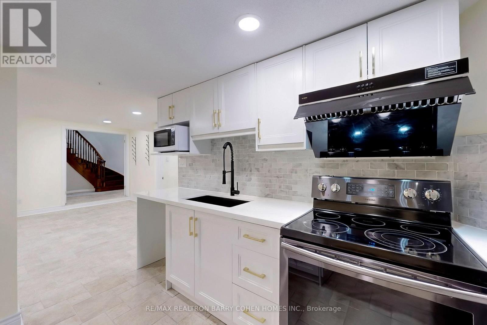 12 Larkfield Drive, Toronto, ON - Indoor Photo Showing Kitchen