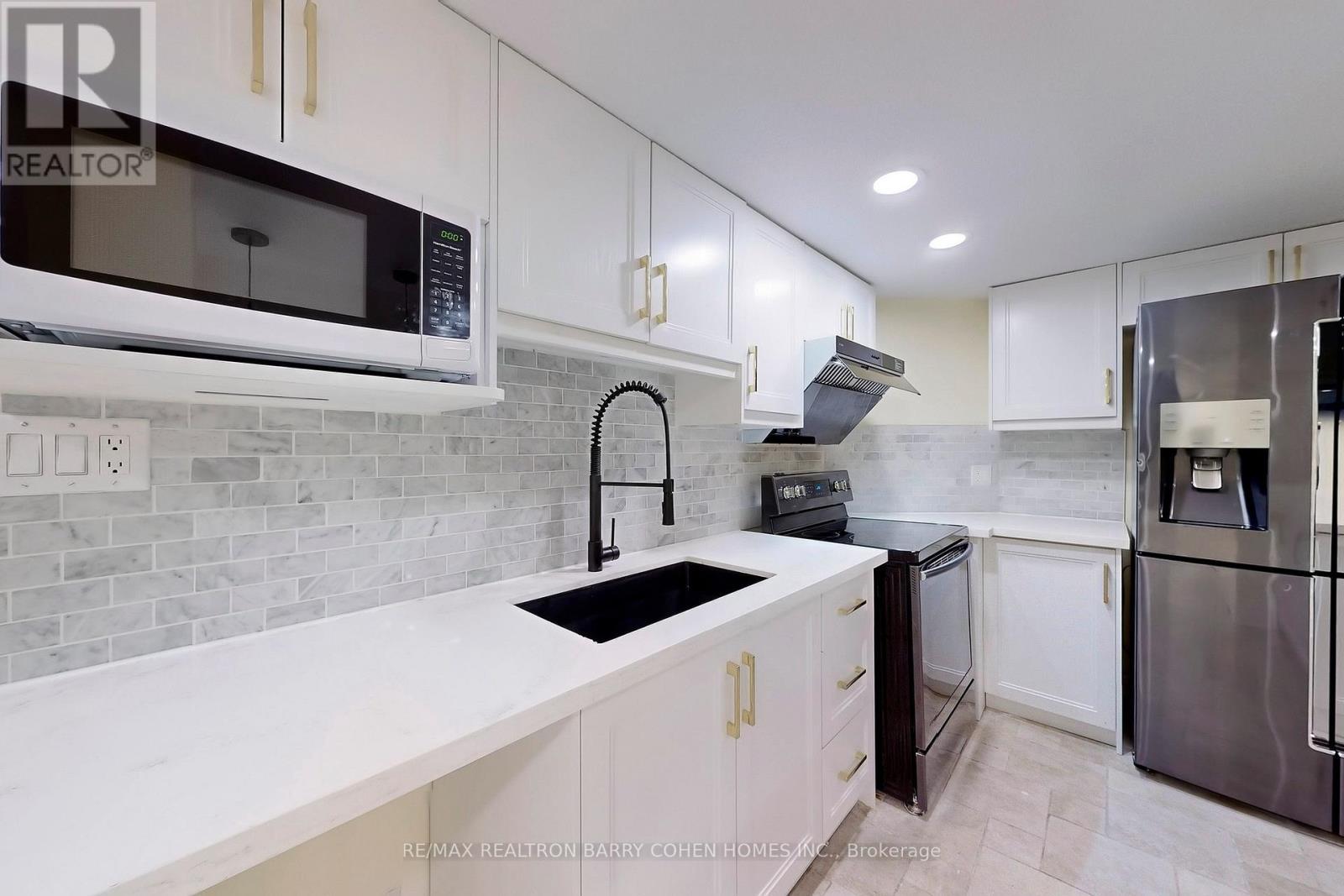 12 Larkfield Drive, Toronto, ON - Indoor Photo Showing Kitchen