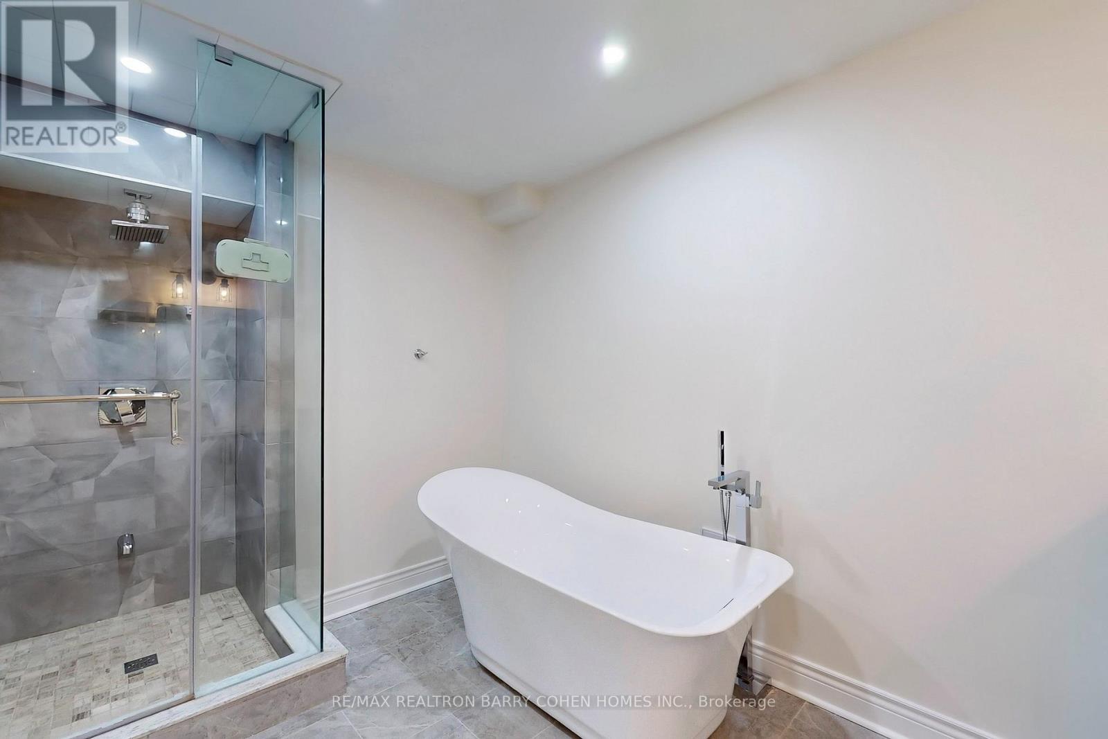 12 Larkfield Drive, Toronto, ON - Indoor Photo Showing Bathroom