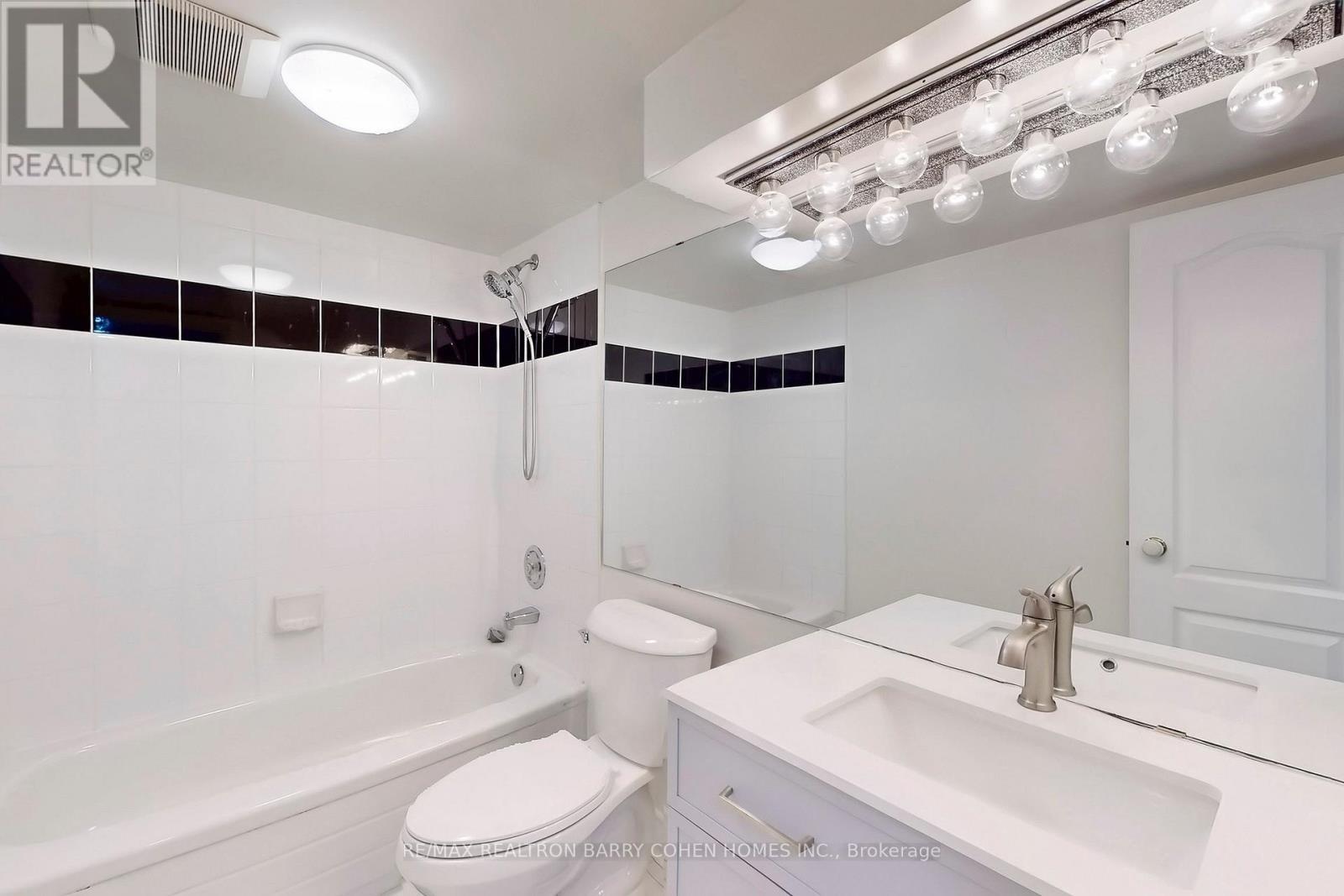 12 Larkfield Drive, Toronto, ON - Indoor Photo Showing Bathroom