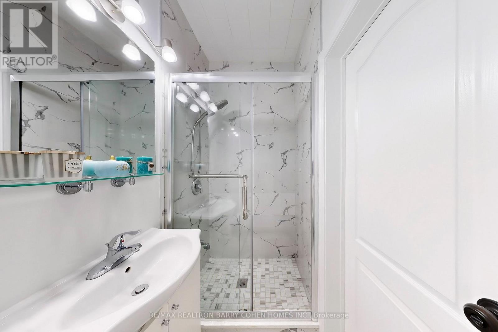 12 Larkfield Drive, Toronto, ON - Indoor Photo Showing Bathroom