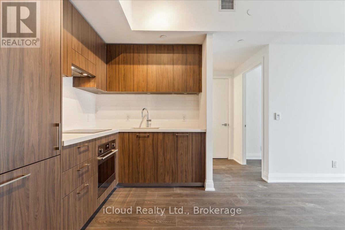 1012 - 33 Frederick Todd Way, Toronto, ON - Indoor Photo Showing Kitchen