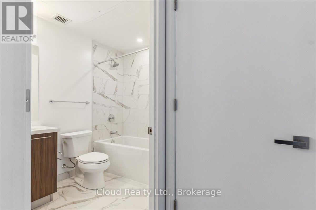 1012 - 33 Frederick Todd Way, Toronto, ON - Indoor Photo Showing Bathroom