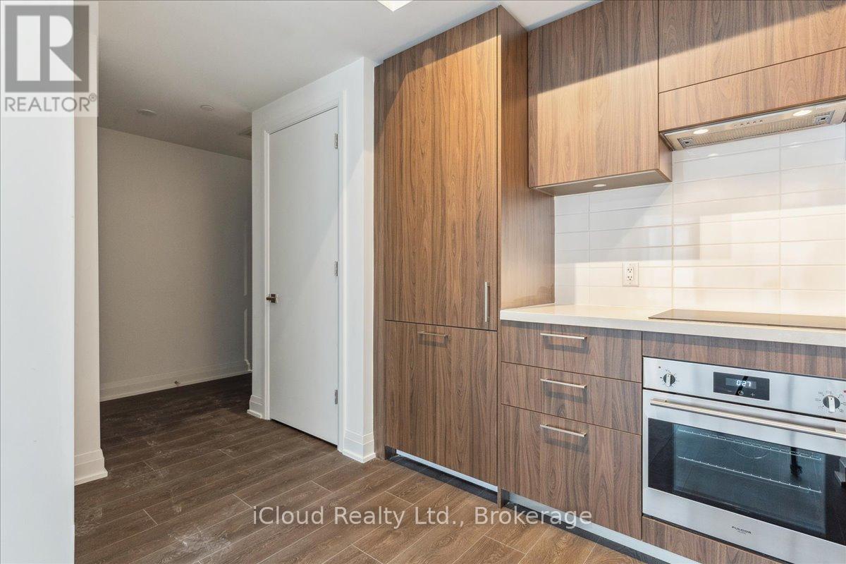 1012 - 33 Frederick Todd Way, Toronto, ON - Indoor Photo Showing Kitchen