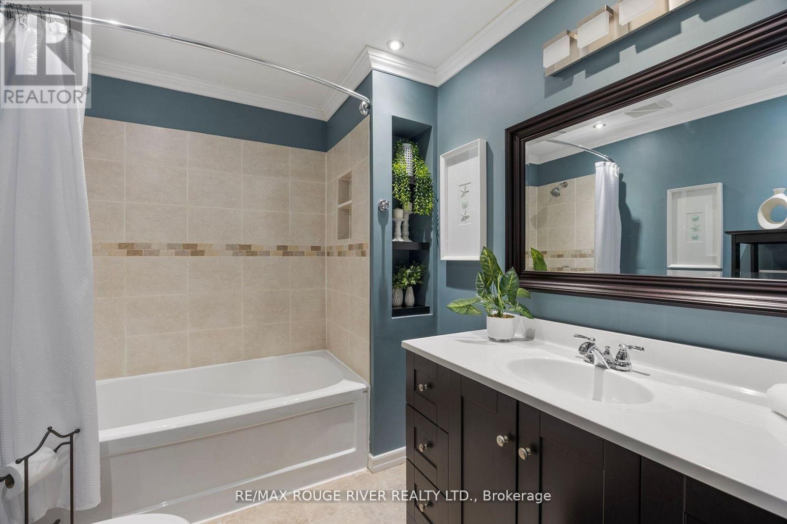 819 Sanok Drive, Pickering, ON - Indoor Photo Showing Bathroom
