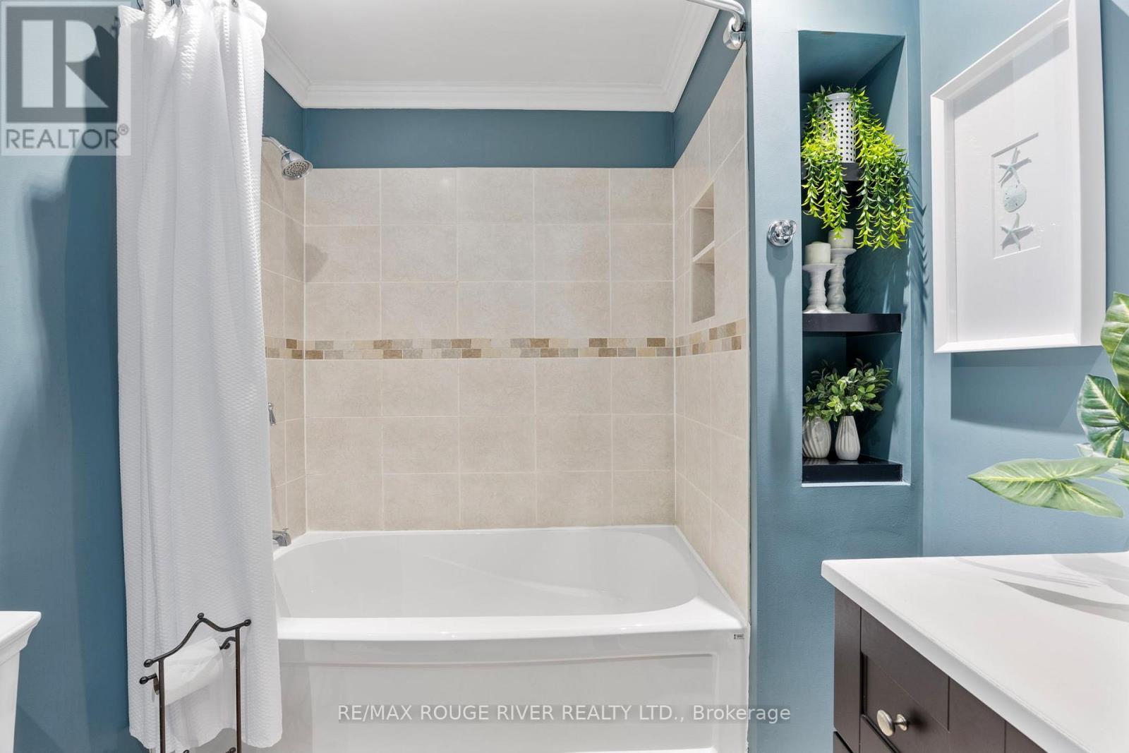 819 Sanok Drive, Pickering, ON - Indoor Photo Showing Bathroom