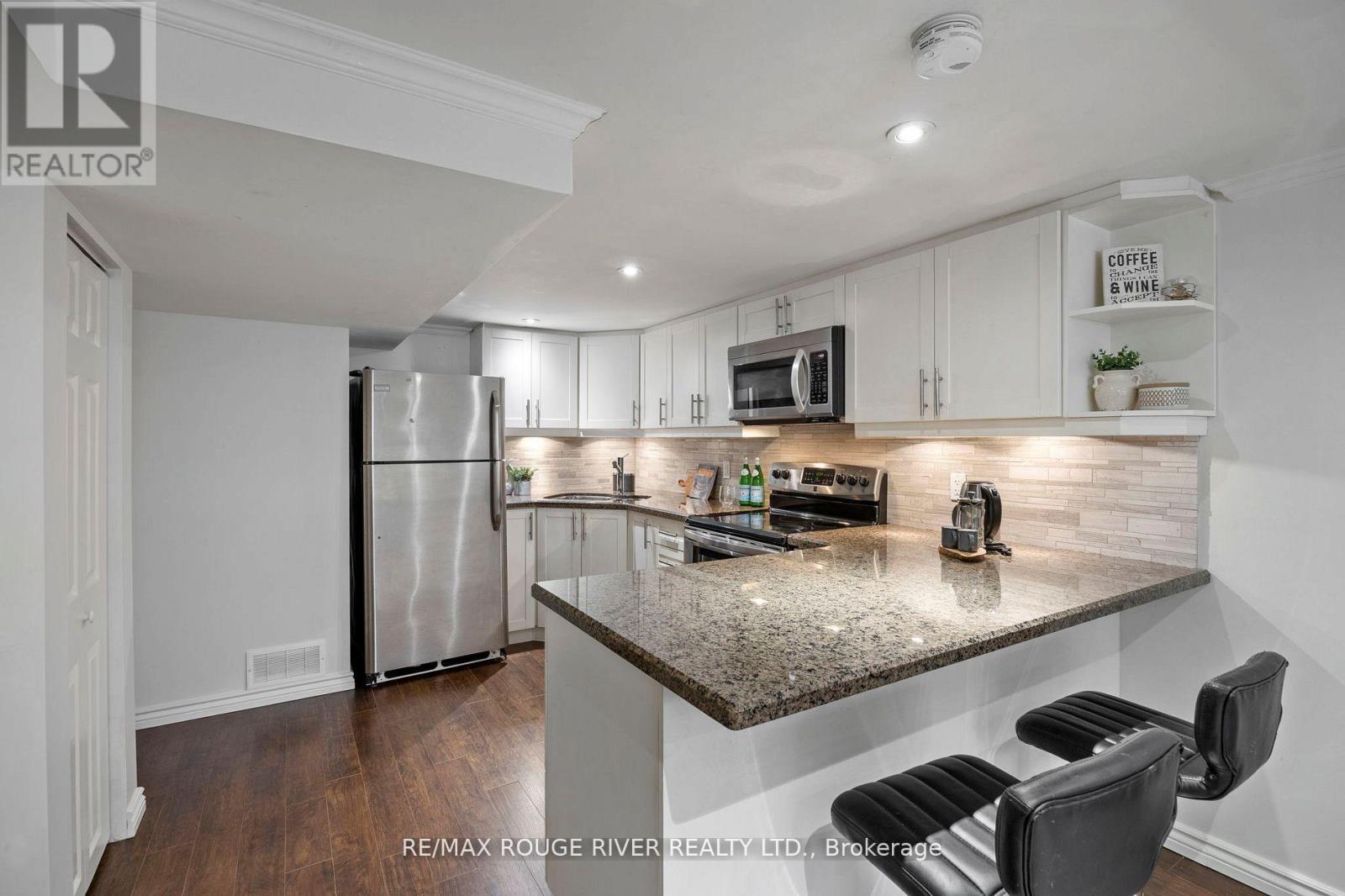 819 Sanok Drive, Pickering, ON - Indoor Photo Showing Kitchen With Stainless Steel Kitchen With Upgraded Kitchen
