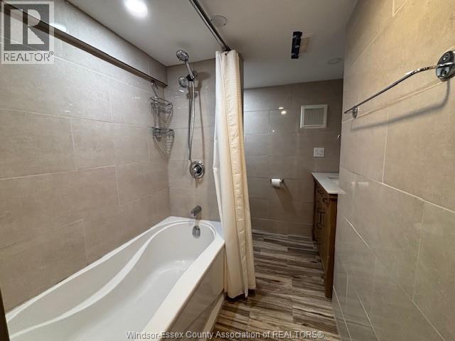 631 Pitt Street Unit# Lower, Windsor, ON - Indoor Photo Showing Bathroom