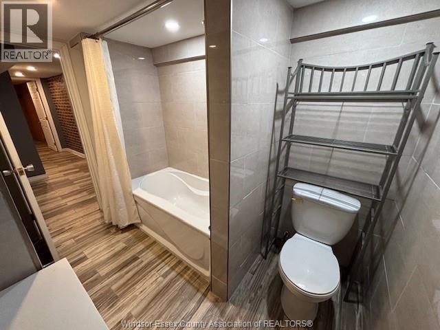 631 Pitt Street Unit# Lower, Windsor, ON - Indoor Photo Showing Bathroom