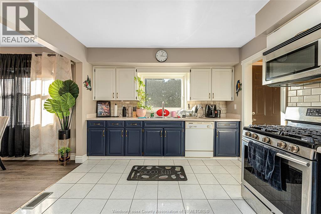 5815 Canada Street, Lasalle, ON - Indoor Photo Showing Kitchen