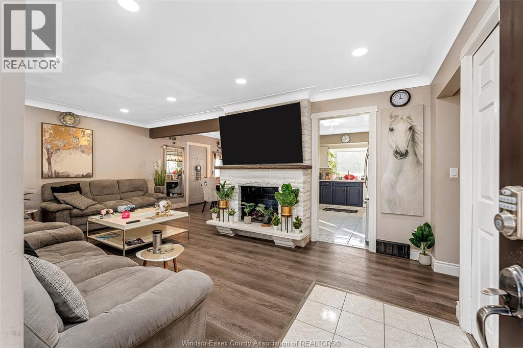 5815 Canada Street, Lasalle, ON - Indoor With Fireplace